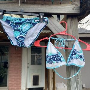 Xhilaration Blue and White Floral Bikini nwot top l bottom sm Hawaii print